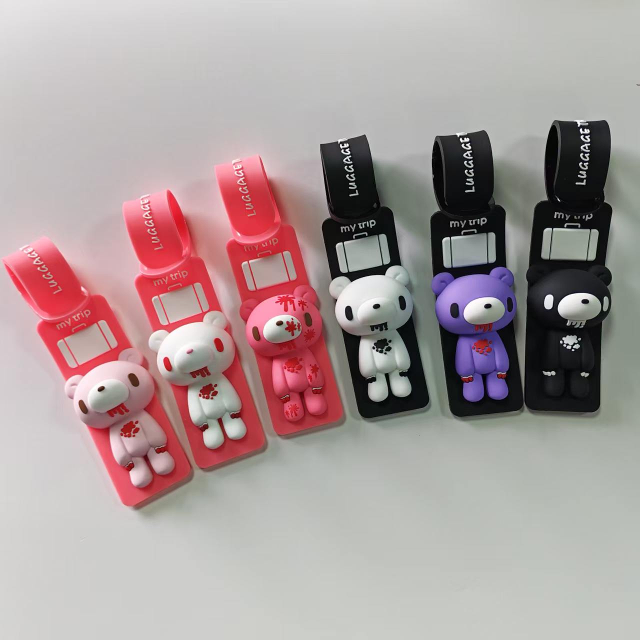 Travel Accessories List - かわいい漫画のクマのシリコン製荷物タグ、紛失防止スーツケース識別子、調節可能なストラップ付き旅行用バックパック名札アクセサリー