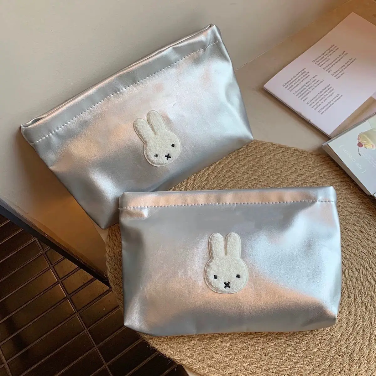 漫画のイメージミッフィーメイクアップバッグポータブル大容量ト - Travel Accessories Toiletries のレビューと価格