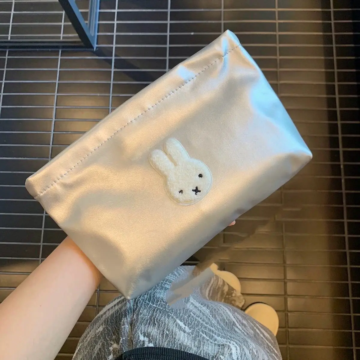 漫画のイメージミッフィーメイクアップバッグポータブル大容量ト - Travel Accessories Toiletries のレビューと価格